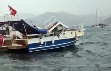 Marmaris’te kuvvetli lodos etkili oluyor

