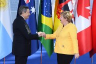 Merkel: “Dünya Ticaret Örgütü kendini yenilemeli”