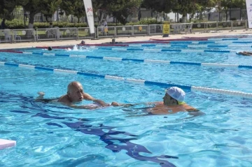 Mersin’de yüzme kurslarına yetişkinler de ilgi gösteriyor
