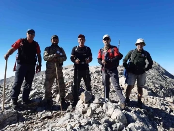 Milaslı dağcılar Bolkar Dağları zirvesinde
