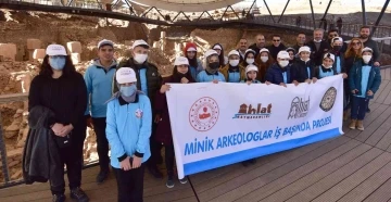 Minik arkeologlar ’tarihin sıfır noktası’nı gezdi
