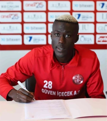 Ndao, 1 yıl daha Antalyaspor’da
