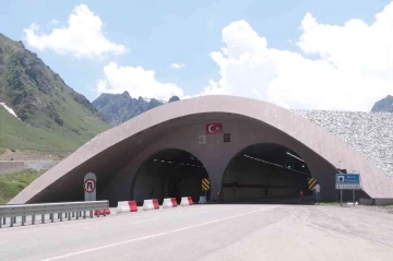 Ovit Tüneli ile ulaşım Rize-Erzurum arasında 4 yıldır yaz kış aksamıyor
