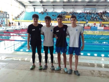 Paletli Yüzme Şampiyonası’nda dereceye giren yarışmacılara ödülleri verildi
