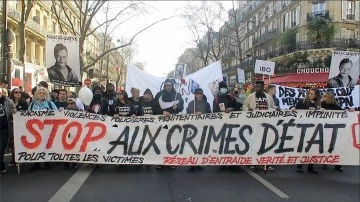 Paris’te ırkçılık karşıtı protesto düzenlendi 