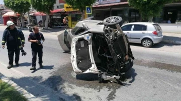 Refüje çarpan otomobil takla attı: 1 yaralı
