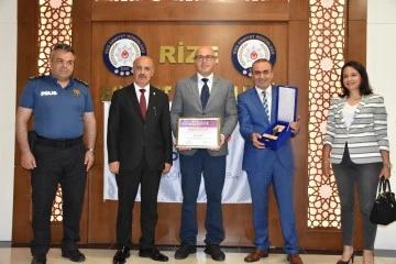 Rize'de görev yapan polis memuru Seçkin Yıldız'a fair-play ödülü