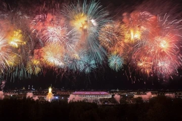 Rusya’daki Zafer Günü için havai fişekli kutlama
