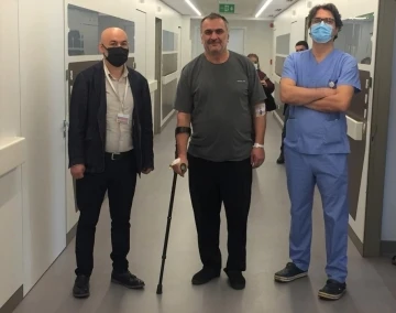 Rusya’dan felçli geldi, İzmir’deki ameliyatın ardından yürüyerek gitti
