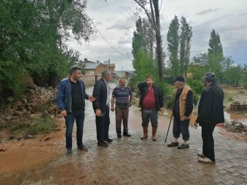 Sağanak yağış tarım arazilerini vurdu
