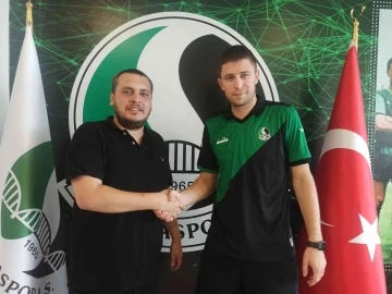Sakaryaspor Artem Kravets ile 1 yıllık sözleşme imzaladı
