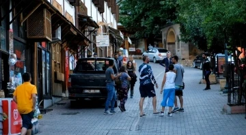 Sakin şehirler ağına dâhil edilen Kemaliye, yaz aylarında ilçe nüfusunun 10 katı ziyaretçi ağırlıyor
