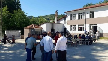 Sinop’ta okulun kapatılmasına vatandaşlardan tepki
