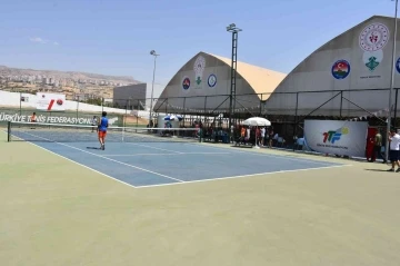 Şırnak’ta 400 sporcunun katıldığı tenis şampiyonası başladı
