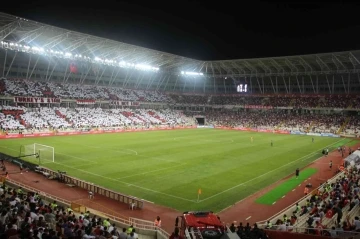 Sivas 4 Eylül Stadyumu tamamen doldu
