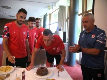 Sivasspor’da kaptan Hakan Arslan’a sürpriz doğum günü
