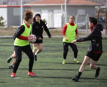 Sivasspor Kadın Futbol Takımı’nın hedefi Trabzon
