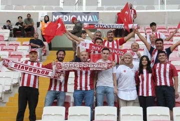 Sivassporlu taraftarlar Malmö maçına yoğun ilgi gösteriyor

