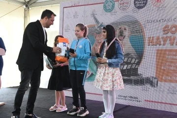 Sokak hayvanları temalı yarışmada ödüller verildi
