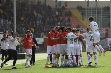 Spor Toto Süper Lig: A. Alanyaspor: 1 - Çaykur Rizespor: 0 (İlk yarı)
