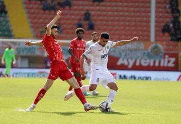 Spor Toto Süper Lig: Alanyaspor: 0 - Antalyaspor: 2 (İlk yarı)
