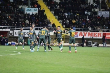 Spor Toto Süper Lig: Aytemiz Alanyaspor: 2 - Fenerbahçe: 5 (Maç sonucu)
