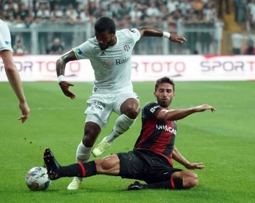 Spor Toto Süper Lig: Beşiktaş: 2 - Fatih Karagümrük: 0 (İlk yarı)
