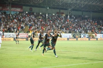 Spor Toto Süper Lig: Corendon Alanyaspor: 3 - Beşiktaş: 3 (Maç sonucu)
