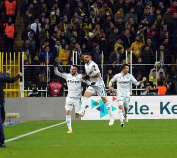 Spor Toto Süper Lig: Fenerbahçe: 0 - Konyaspor: 1 (İlk yarı)
