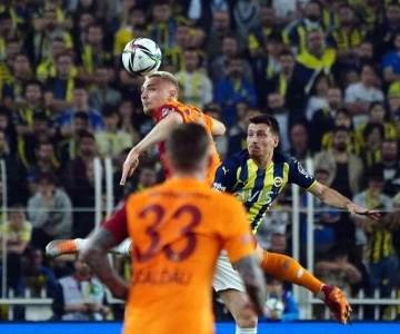 Spor Toto Süper Lig: Fenerbahçe: 1 - Galatasaray: 0 (İlk yarı)
