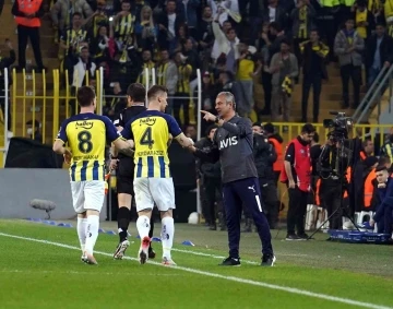 Spor Toto Süper Lig: Fenerbahçe: 1 - Göztepe: 0 (İlk yarı)
