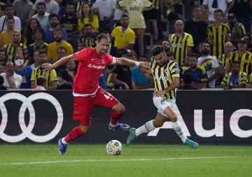 Spor Toto Süper Lig: Fenerbahçe: 2 - Ümraniyespor: 1 (İlk yarı)
