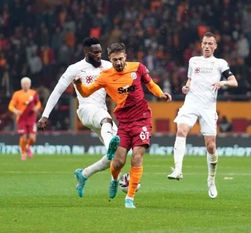 Spor Toto Süper Lig: Galatasaray: 2 - DG Sivasspor: 3 (Maç sonucu)
