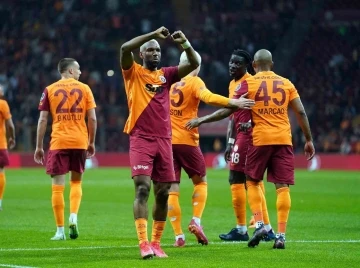 Spor Toto Süper Lig: Galatasaray: 2 - Fatih Karagümrük: 0 (İlk yarı)
