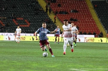 Spor Toto Süper Lig: Gaziantep FK: 0 - Trabzonspor: 0 (İlk yarı)
