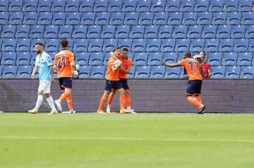 Spor Toto Süper Lig: Medipol Başakşehir: 3 - Trabzonspor: 0 (İlk yarı)
