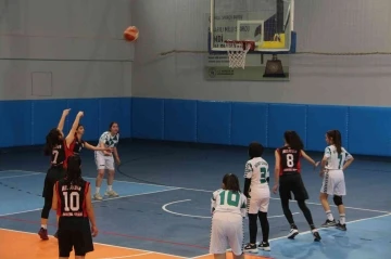 Tatvan’da ‘Okullar Arası Basketbol Müsabakası’ başladı
