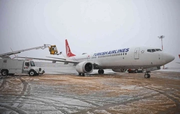 THY uçakları buzlanmaya karşı alkolle yıkanıyor
