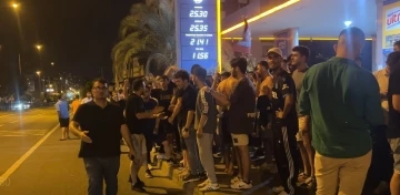 Trabzonspor taraftarı FC Kopenhag’ın kaldığı otel’in önüne akın etti
