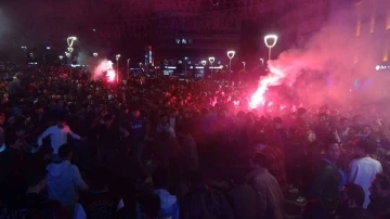 Trabzonsporlu taraftarlar Beşiktaş maçı beraberliğini kutladı
