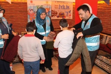 Türkiye Diyanet Vakfı, Amasya’da 300 çocuğu ‘kış bayramı’ ile sevindirdi

