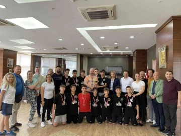 Türkiye şampiyonlarına Menemen’de coşkulu karşılama
