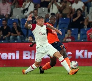 UEFA Avrupa Konferans Ligi: Medipol Başakşehir: 0 - Royal Antwerp: 0 (İlk yarı)
