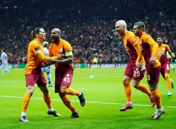 UEFA Avrupa Ligi: Galatasaray: 1 - Barcelona: 1 (İlk yarı)
