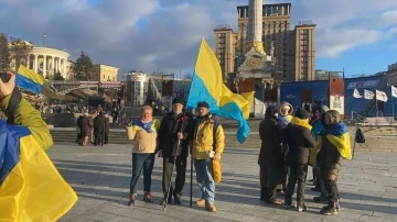 Ukrayna’da halk, Rusya tehdidine karşı sokağa döküldü
