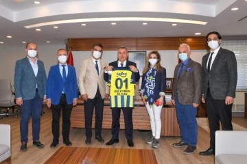 Vali Elban’a 01 numaralı Fenerbahçe forması
