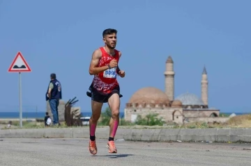 Van Büyükşehir Belediyesi ‘1. Van Denizi Yarı Maratonu’ koşusu yapıldı

