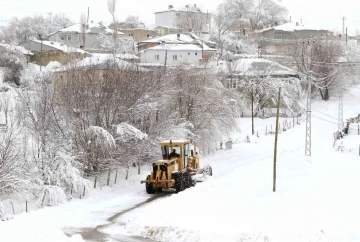 Van Büyükşehir Belediyesi, kapalı mahalle yollarını açıyor
