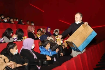 Yetim çocuklar ve anneleri sinema günlerinde buluştu

