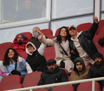 ‘Yiğido Kızlar’dan Sivasspor’a destek
